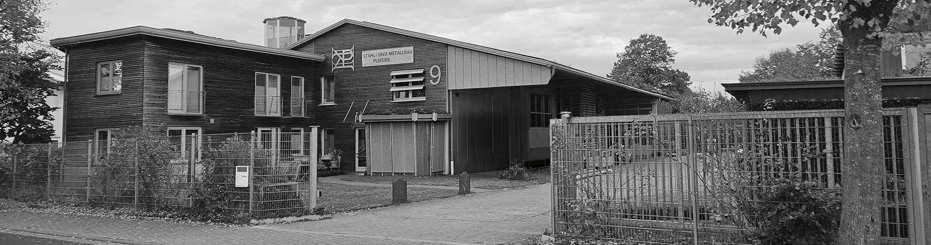 Betriebsgebäude von Stahl- und Metallbau Plaisier in der Gerd-Heinssen-Straße, Horneburg